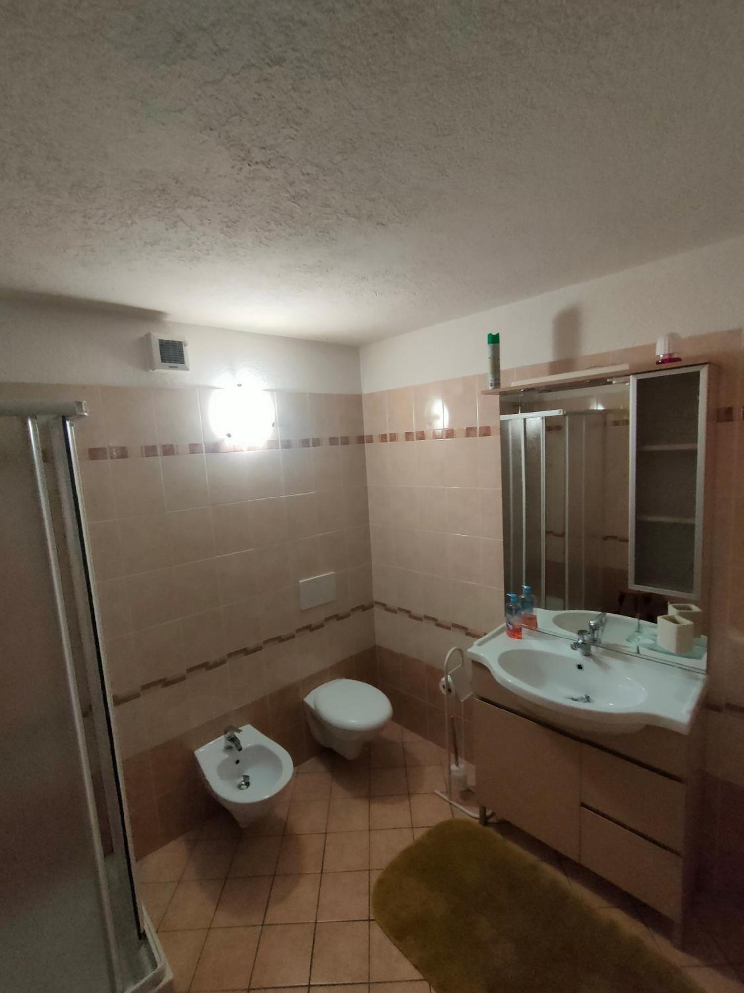 Ferienwohnung La Tour Gignod Zimmer foto